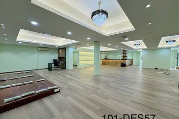 LIMITED UNIT‼️4.5 Storey Corner Commercial Building Klang City Centre Klang