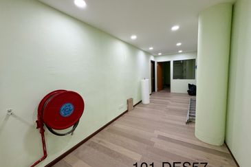 LIMITED UNIT‼️4.5 Storey Corner Commercial Building Klang City Centre Klang