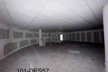 LIMITED UNIT‼️4.5 Storey Corner Commercial Building Klang City Centre Klang