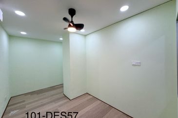 LIMITED UNIT‼️4.5 Storey Corner Commercial Building Klang City Centre Klang