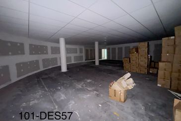 LIMITED UNIT‼️4.5 Storey Corner Commercial Building Klang City Centre Klang