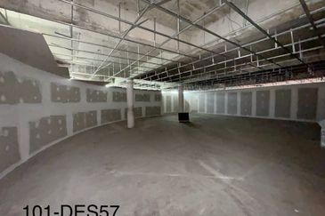 LIMITED UNIT‼️4.5 Storey Corner Commercial Building Klang City Centre Klang