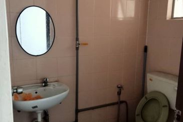 VALUE BUY‼️Renovated Pelangi Point Meru Shop Office Near Klang Parade