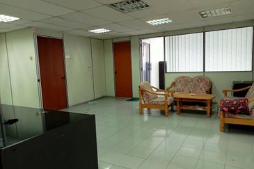 VALUE BUY‼️Renovated Pelangi Point Meru Shop Office Near Klang Parade