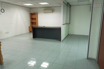 VALUE BUY‼️Renovated Pelangi Point Meru Shop Office Near Klang Parade