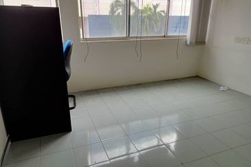 VALUE BUY‼️Renovated Pelangi Point Meru Shop Office Near Klang Parade