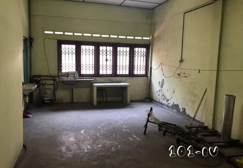 FACING MAINROAD‼️Freehold 3 Storey Sholplot Banting Taman Seri