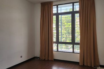 Summerglades, Perdana Lakeview West