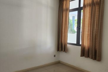 Summerglades, Perdana Lakeview West