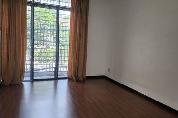 Summerglades, Perdana Lakeview West