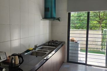 Summerglades, Perdana Lakeview West