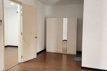 Summerglades, Perdana Lakeview West