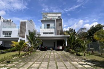 Lakefront Villa