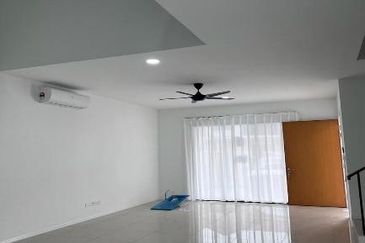 Reef Of Tropics, Setia Eco Glades