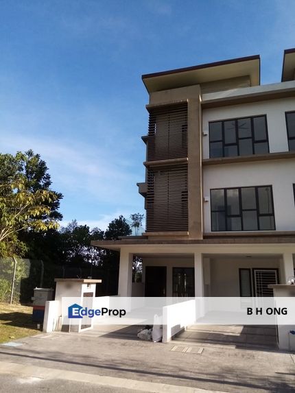 N'Dira Townhouse Endlot, Sierra 12 N'Dira, Selangor, Puchong South