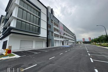 Eco Sanctuary Se.Ruang Office Shop Lot Main road