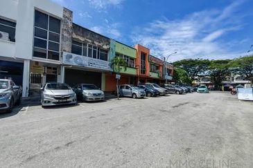 [PRIME LOCATION | NEWLY PAINTED] U5 @ Shah Alam, Double Storey Shoplot