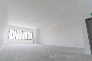 [PRIME LOCATION | NEWLY PAINTED] U5 @ Shah Alam, Double Storey Shoplot