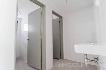 [PRIME LOCATION | NEWLY PAINTED] U5 @ Shah Alam, Double Storey Shoplot