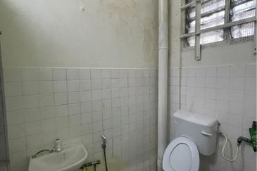 [FACING MAIN ROAD | PRIME LOCATION] Taman Gemira @ Klang, Ground Floor Shoplot