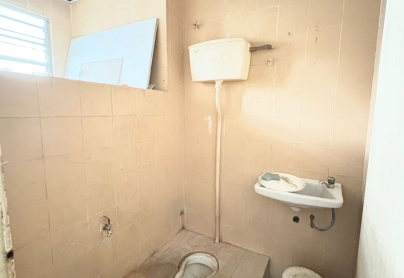 Bayu Tinggi Commercial Centre -Taipan