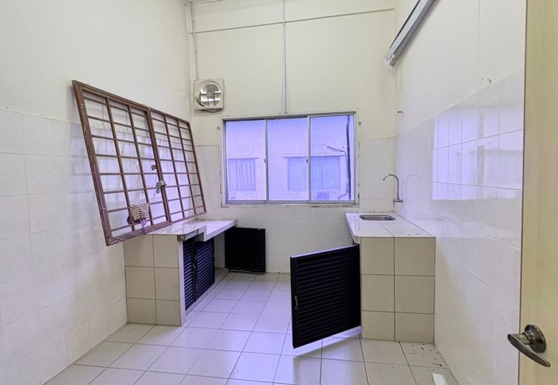 Bayu Tinggi Commercial Centre -Taipan