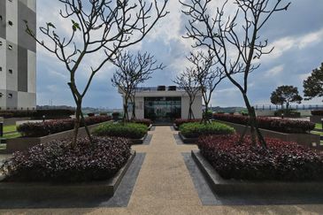 D'Summit Residences @ Kempas Utama