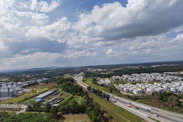 D'Summit Residences @ Kempas Utama