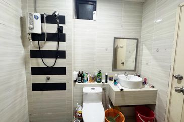 D'Summit Residences @ Kempas Utama