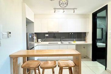 Almas Suites @ Puteri Harbour