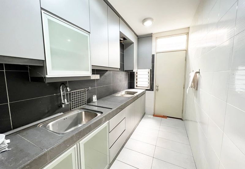 Maple Red, Adda Heights