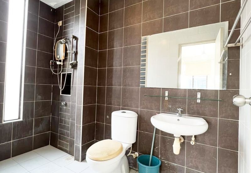 Maple Red, Adda Heights