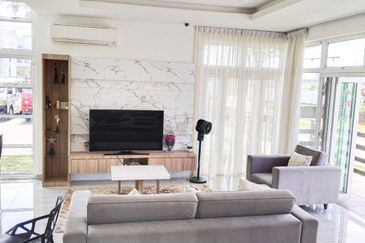 D'Lagoon, Taman Seri Austin