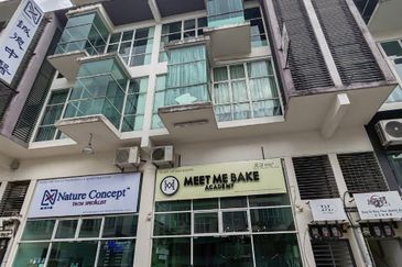 Pusat Perdagangan Danga Utama