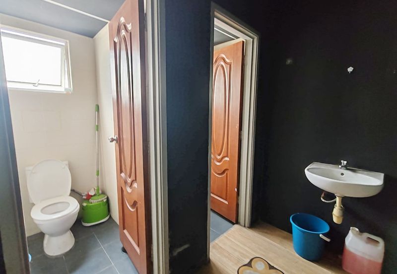 Pusat Perdagangan Danga Utama