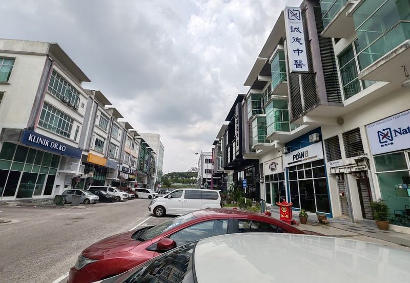 Pusat Perdagangan Danga Utama