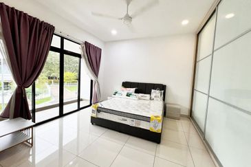 The Canal Garden South, Horizon Hills