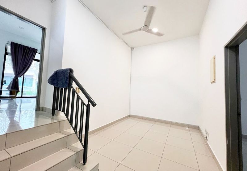 The Canal Garden South, Horizon Hills