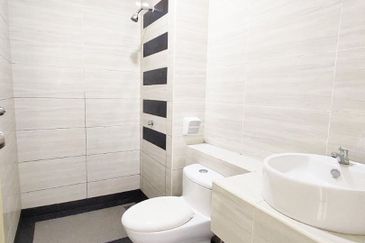 D'Summit Residences @ Kempas Utama