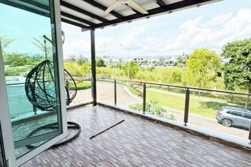 The Canal Garden South, Horizon Hills