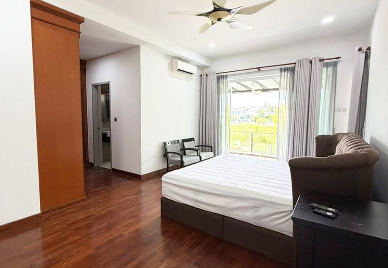 The Canal Garden South, Horizon Hills