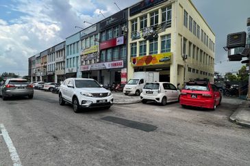 Taman Mount Austin Commercial