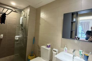 Gravit8 @ Klang South