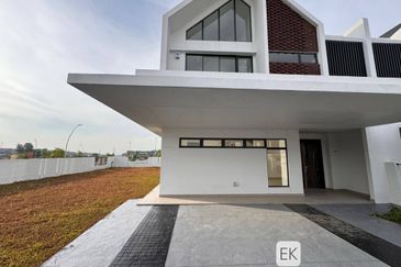 Elmina Green The Eighth @ City of Elmina