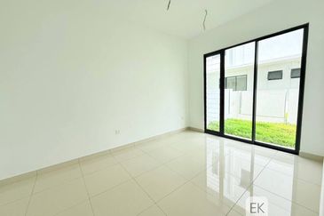 Elmina Green The Eighth @ City of Elmina