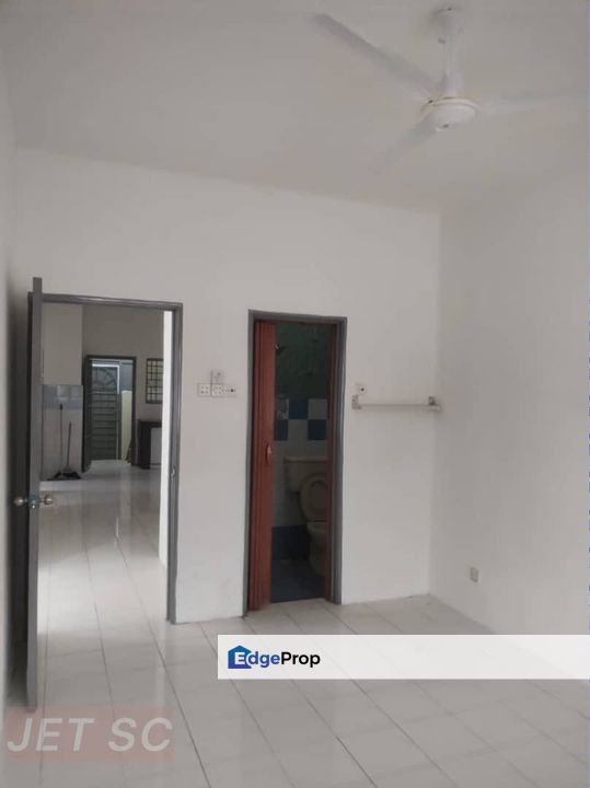 Taman Pandamaran Permai Partial Furnished Single Storey Endlot , Selangor, Klang