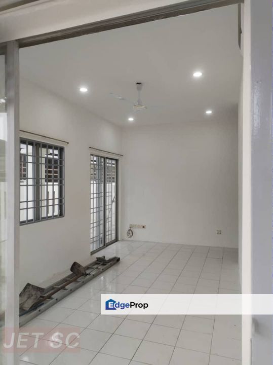 Taman Pandamaran Permai Partial Furnished Single Storey Endlot , Selangor, Klang