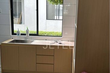 Luxura Residence @ twentyfive.7