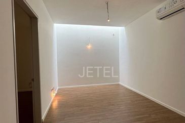 Luxura Residence @ twentyfive.7