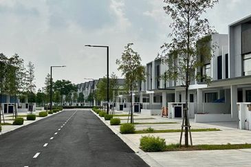 Luxura Residence @ twentyfive.7